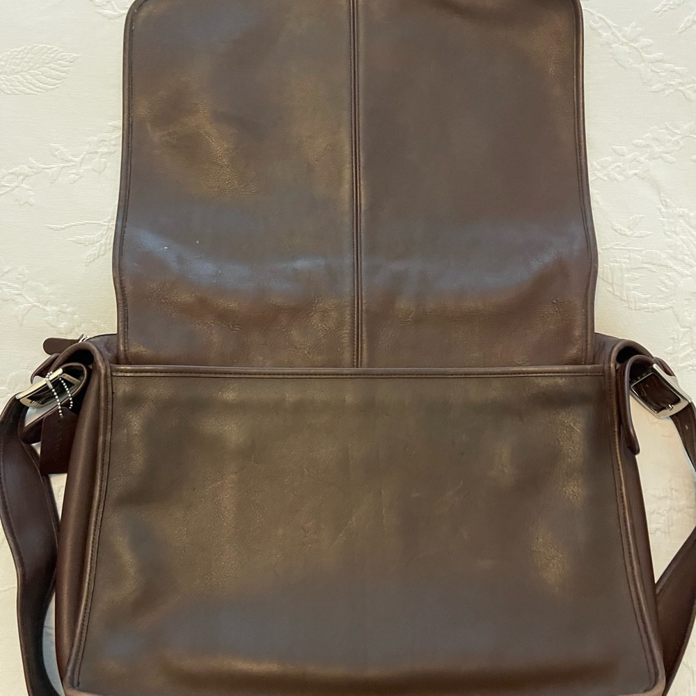 Coach -Tote (large)
Genuine all leather